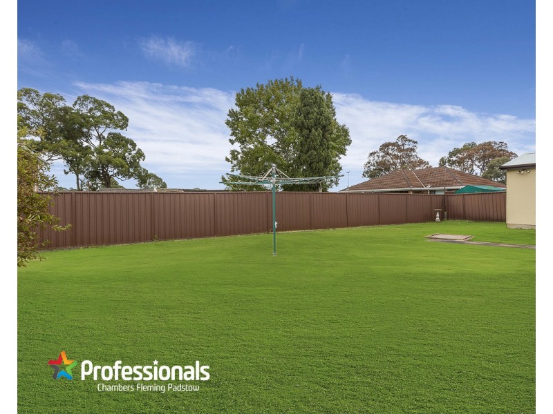 2 Leah Avenue, Picnic Point NSW 2213