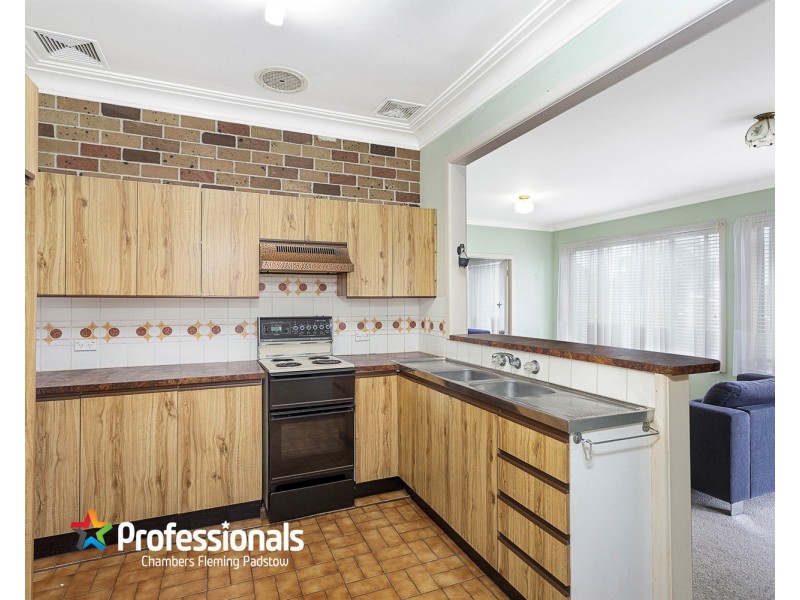 2 Leah Avenue, Picnic Point NSW 2213