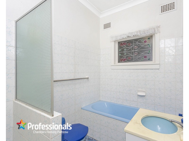 2 Leah Avenue, Picnic Point NSW 2213