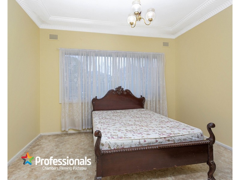 2 Leah Avenue, Picnic Point NSW 2213