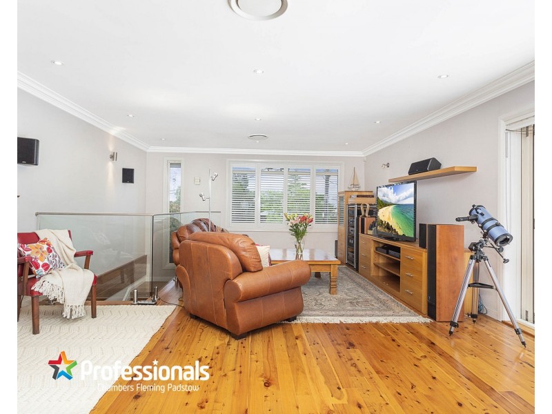 871 Henry Lawson Drive, Picnic Point NSW 2213