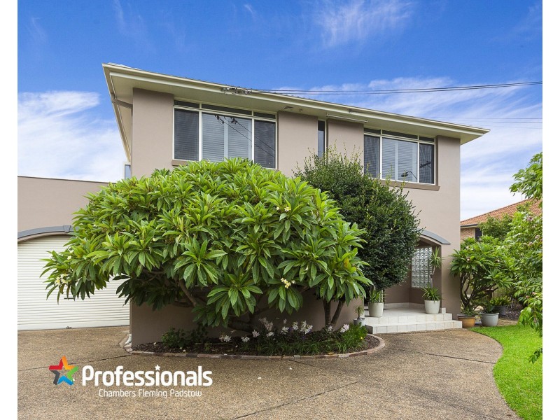 871 Henry Lawson Drive, Picnic Point NSW 2213