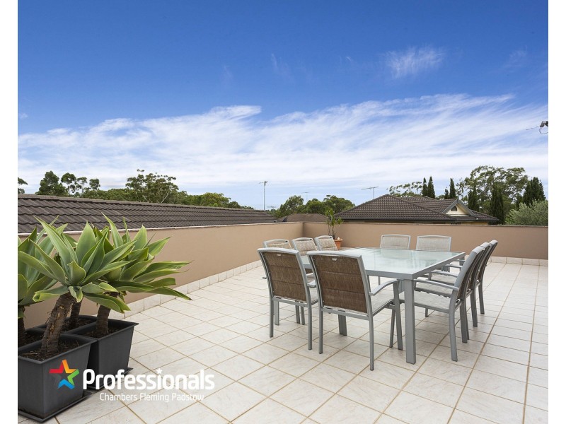 871 Henry Lawson Drive, Picnic Point NSW 2213