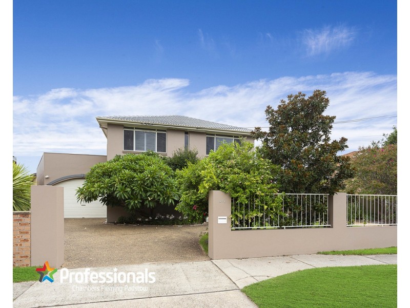 871 Henry Lawson Drive, Picnic Point NSW 2213