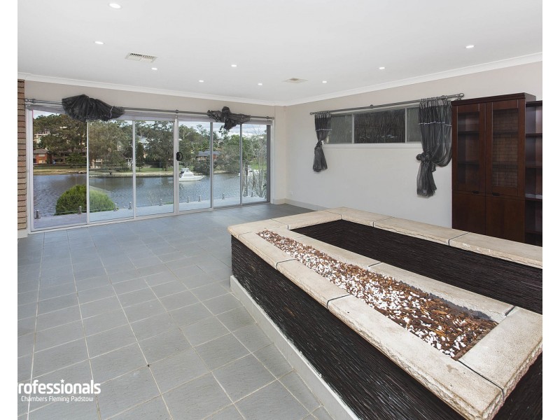 37 Burbank Avenue, Picnic Point NSW 2213