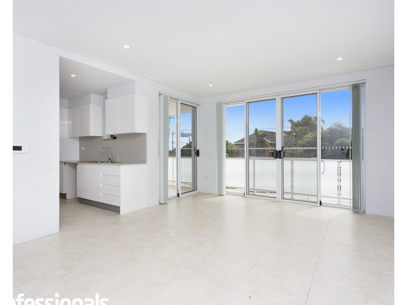 1/13-17 Peake Parade, Peakhurst NSW 2210