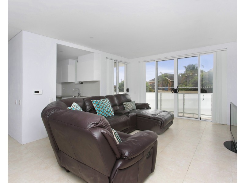 1/13-17 Peake Parade, Peakhurst NSW 2210