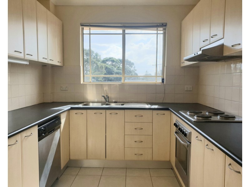 10/49 Maclaurin Avenue, East Hills NSW 2213