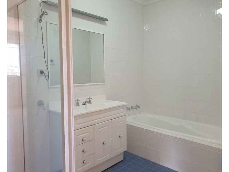 10/49 Maclaurin Avenue, East Hills NSW 2213