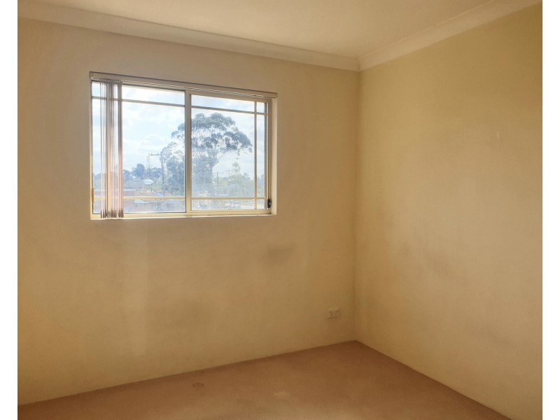 10/49 Maclaurin Avenue, East Hills NSW 2213