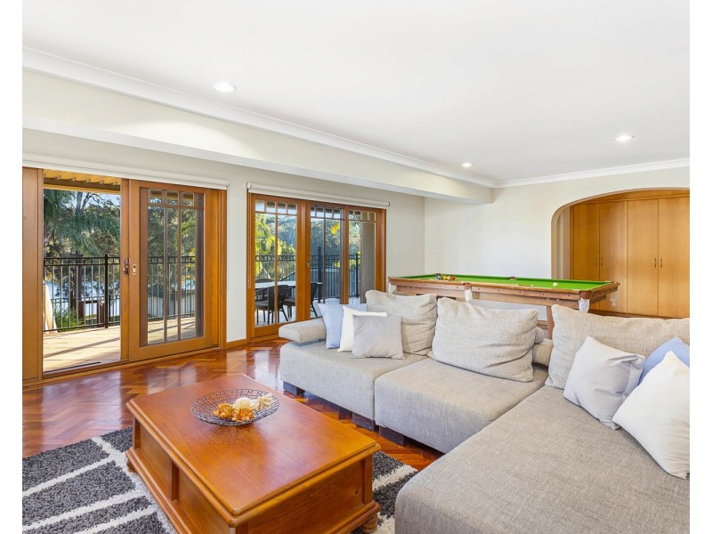 81 Burbank Avenue, Picnic Point NSW 2213