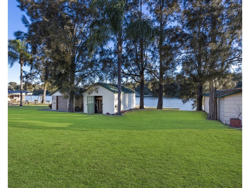 81 Burbank Avenue, Picnic Point NSW 2213