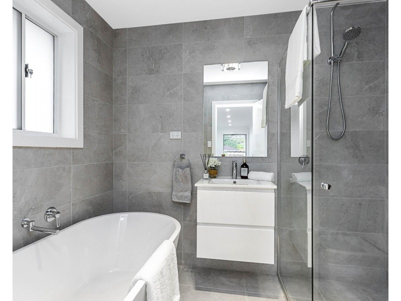 2A Shari Avenue, Picnic Point NSW 2213