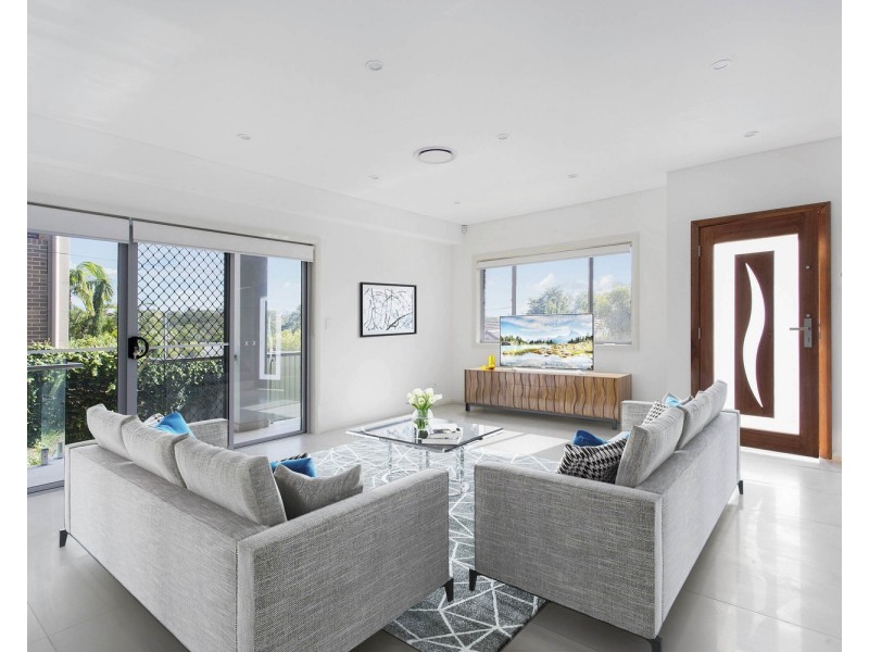 1A Drysdale Avenue, Picnic Point NSW 2213