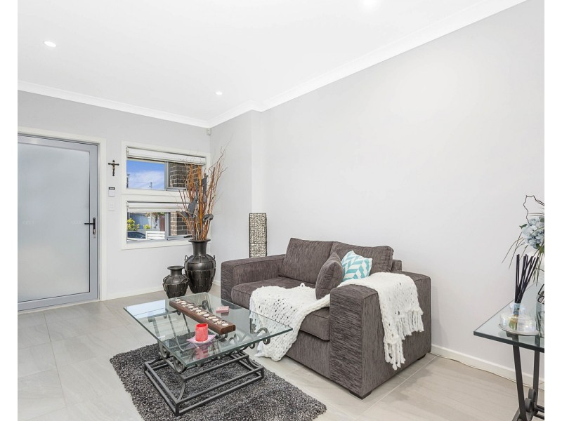 6 Grieve Crescent, Milperra NSW 2214