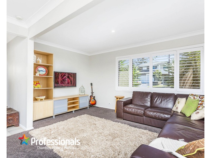 6 Riverside Avenue, Picnic Point NSW 2213