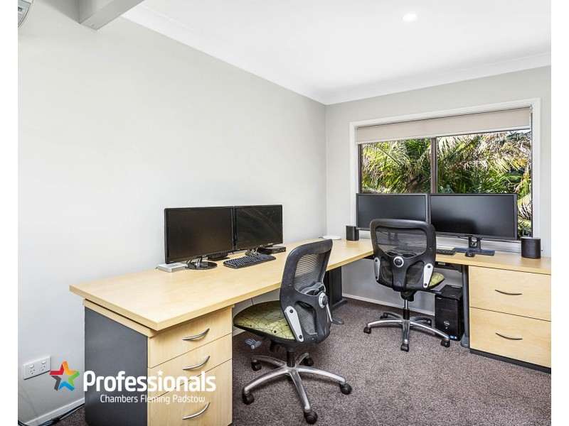 6 Riverside Avenue, Picnic Point NSW 2213