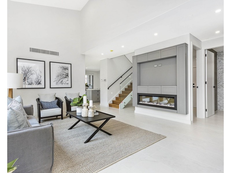 61 Victor Avenue, Picnic Point NSW 2213