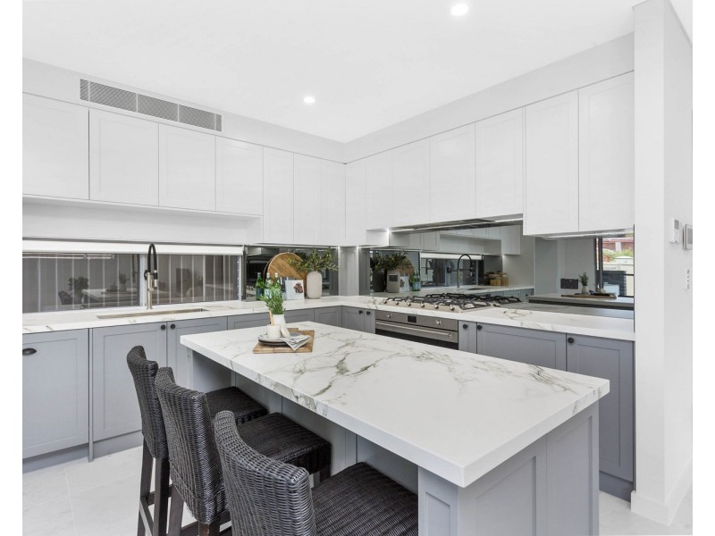 61 Victor Avenue, Picnic Point NSW 2213