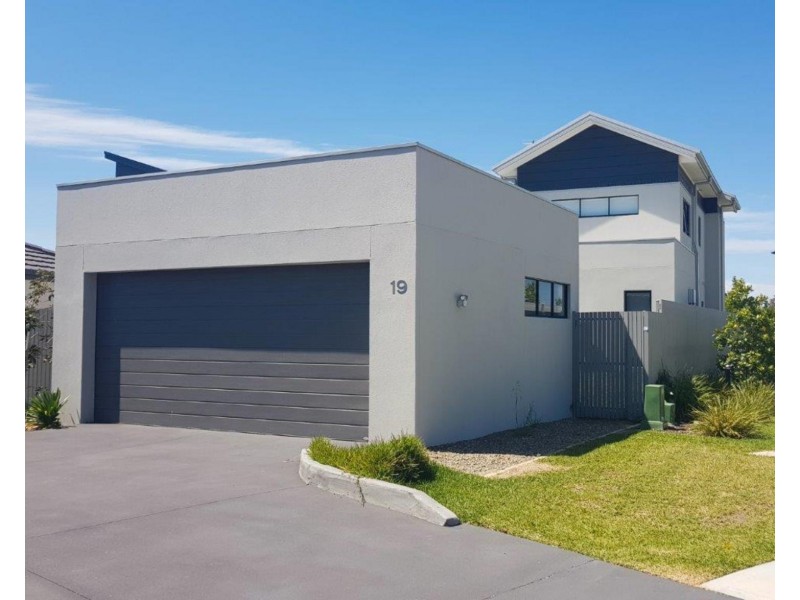 19 Bartholomew Circuit, Moorebank NSW 2170