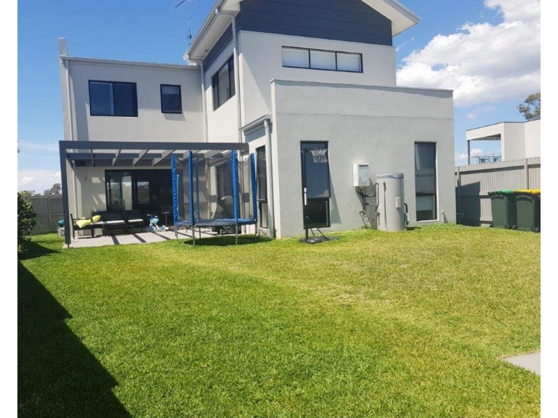 19 Bartholomew Circuit, Moorebank NSW 2170