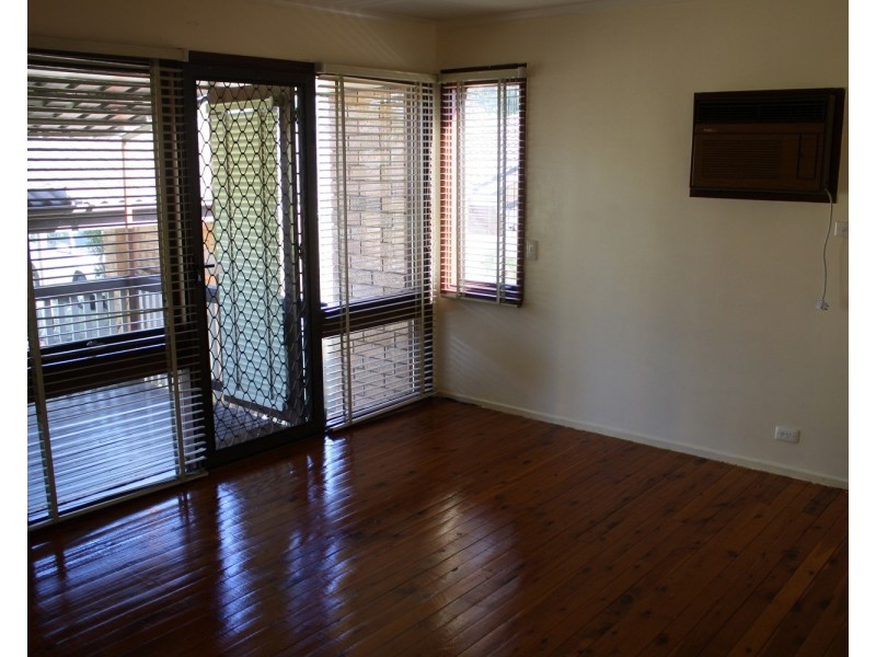 212 The Parkway, Bradbury NSW 2560