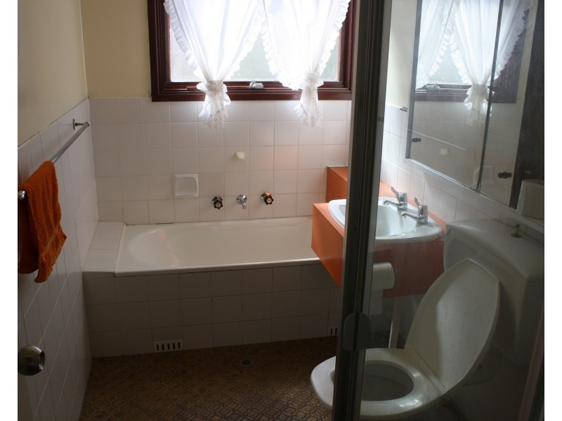 212 The Parkway, Bradbury NSW 2560