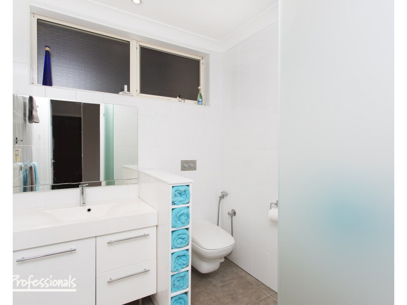 824 Henry Lawson Dr, Picnic Point NSW 2213