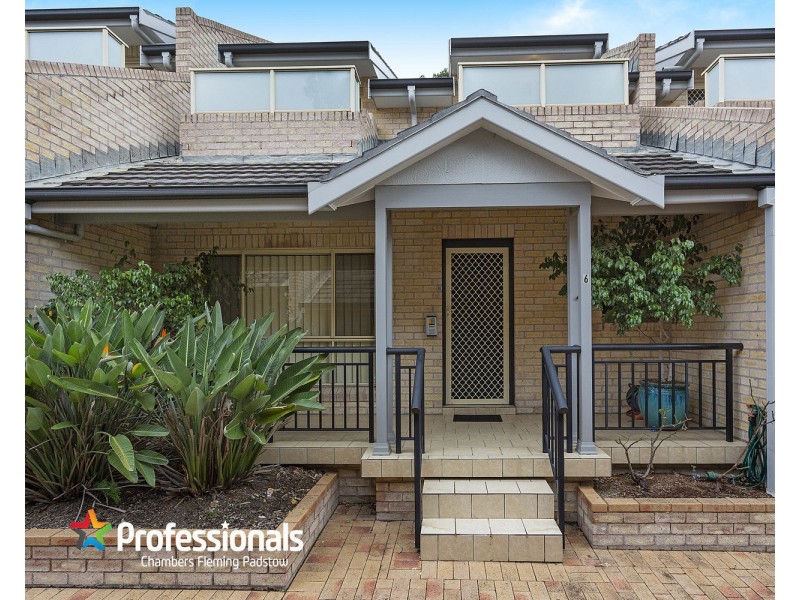 6/831 Henry Lawson Drive, Picnic Point NSW 2213