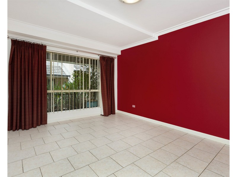 6/831 Henry Lawson Drive, Picnic Point NSW 2213