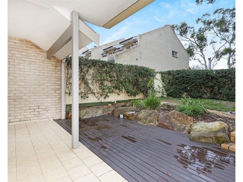 6/831 Henry Lawson Drive, Picnic Point NSW 2213