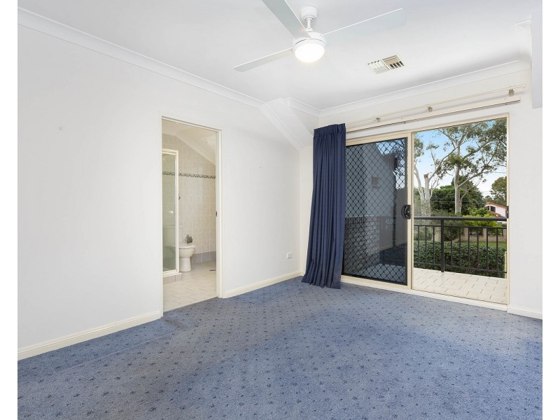 6/831 Henry Lawson Drive, Picnic Point NSW 2213