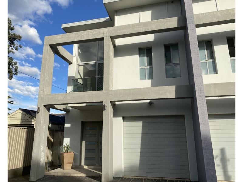 1 Henry Lawson Drive, Peakhurst NSW 2210