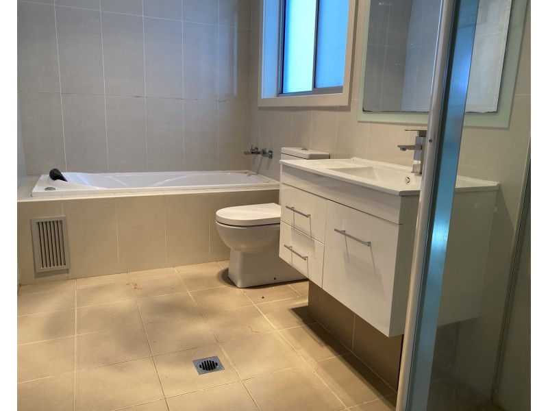 1 Henry Lawson Drive, Peakhurst NSW 2210