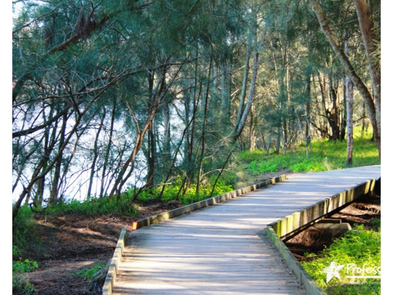 829A Henry Lawson Drive, Picnic Point NSW 2213