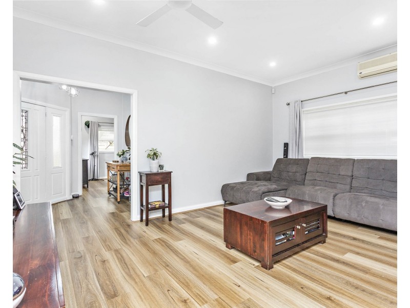 2 Carinya Road, Picnic Point NSW 2213