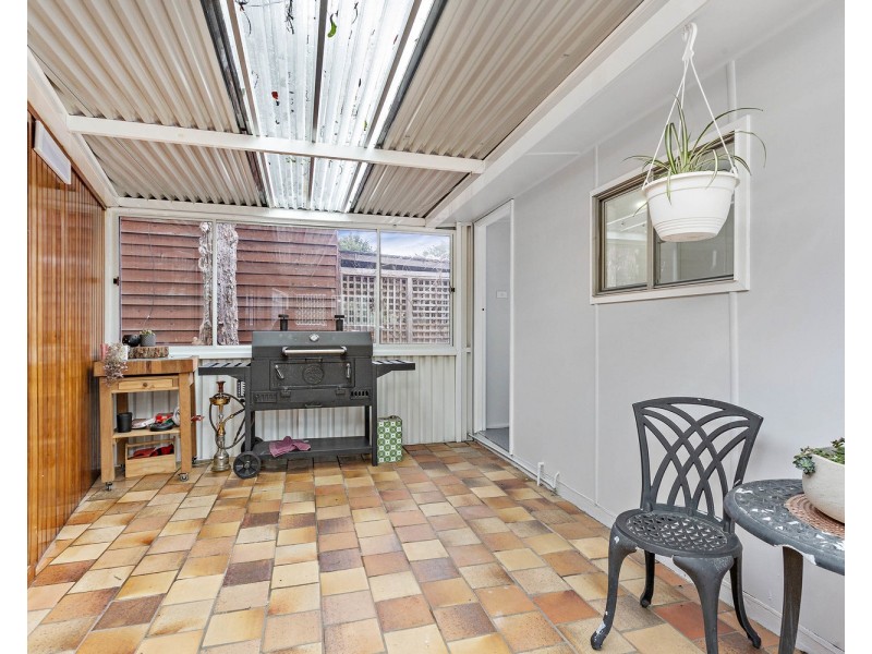 2 Carinya Road, Picnic Point NSW 2213