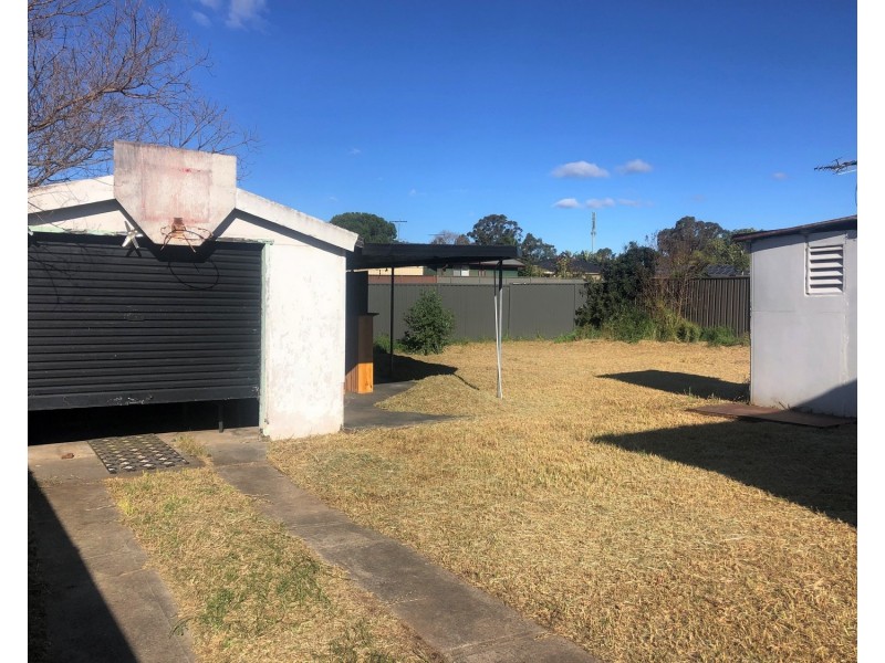 16 Frazer Avenue, Lurnea NSW 2170