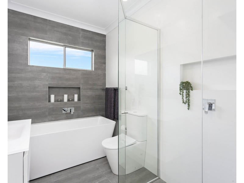 10 Denny Road, Picnic Point NSW 2213