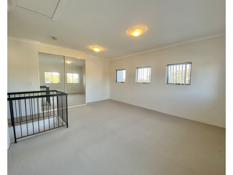 2/20 Howard Road, Padstow NSW 2211