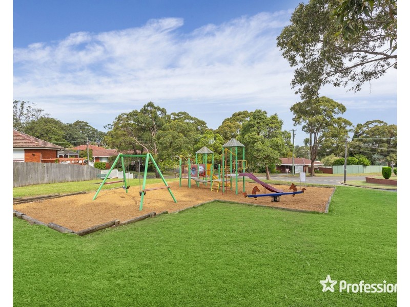 10 Marsden Crescent, Peakhurst NSW 2210