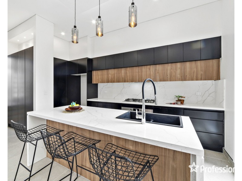 70 Thomas Street, Picnic Point NSW 2213