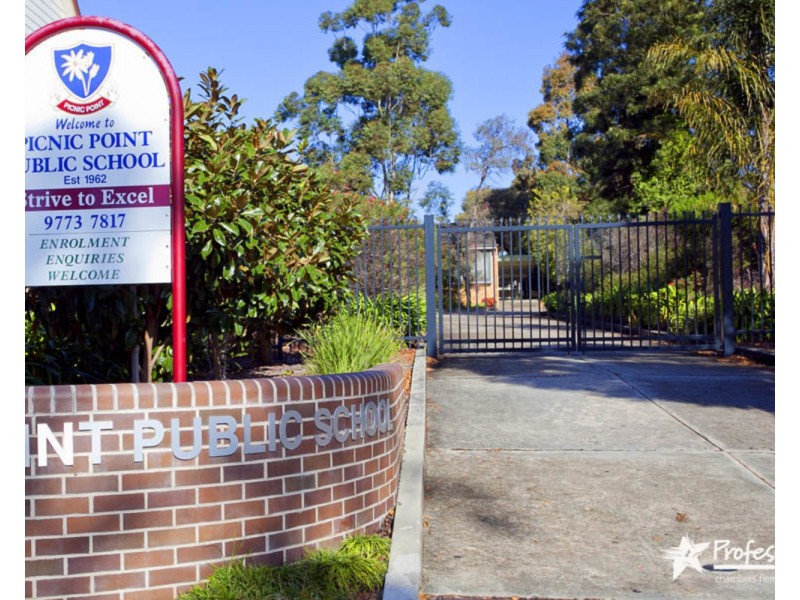 70 Thomas Street, Picnic Point NSW 2213