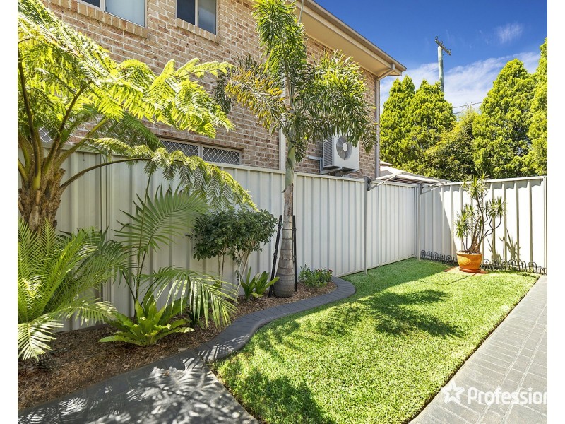 2/58 Kennedy Street, Picnic Point NSW 2213