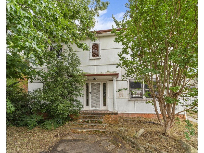 807 Henry Lawson Drive, Picnic Point NSW 2213