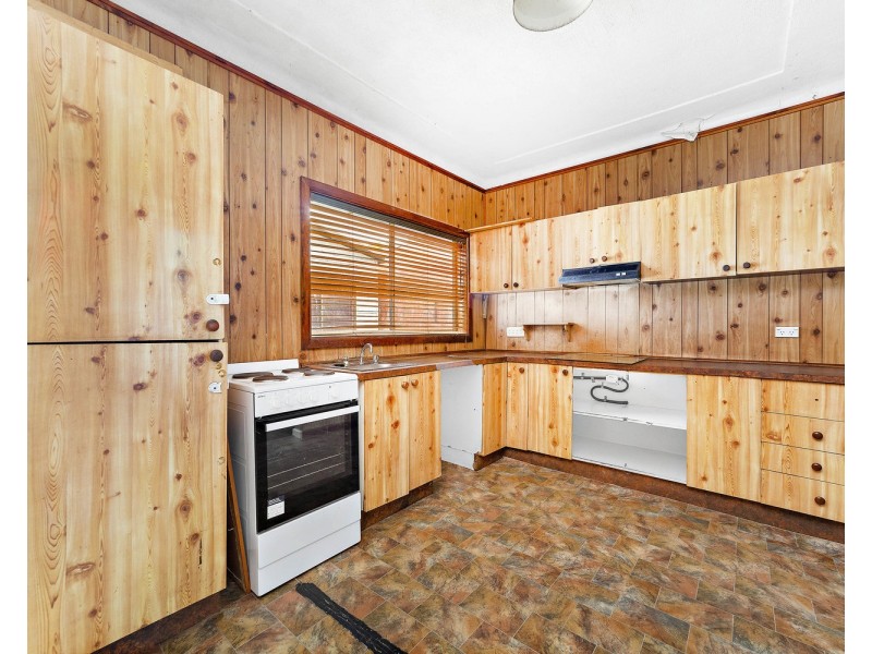 807 Henry Lawson Drive, Picnic Point NSW 2213