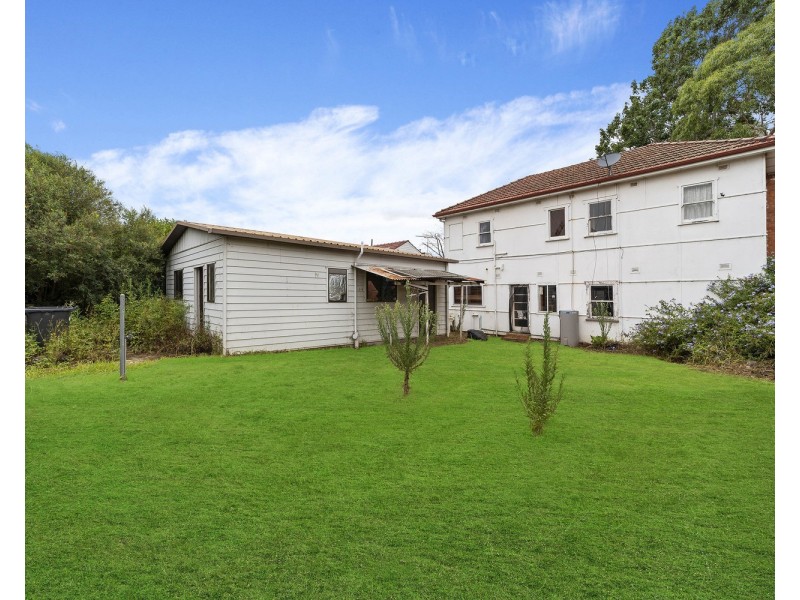 807 Henry Lawson Drive, Picnic Point NSW 2213