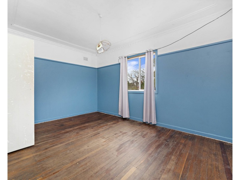 807 Henry Lawson Drive, Picnic Point NSW 2213