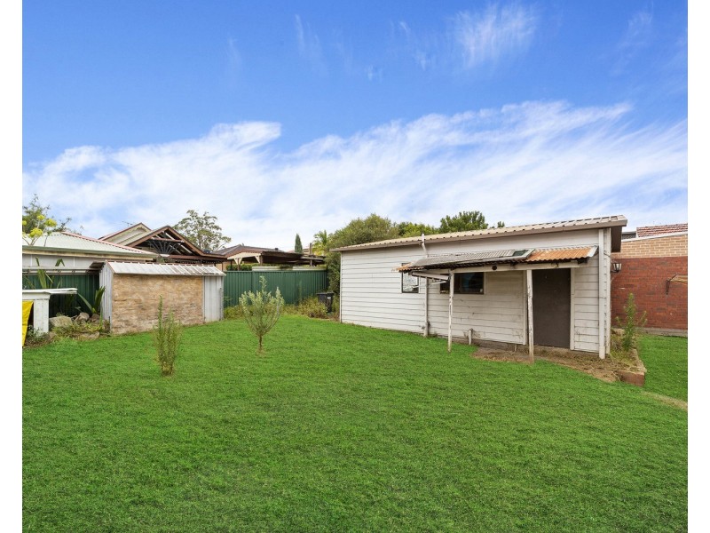 807 Henry Lawson Drive, Picnic Point NSW 2213