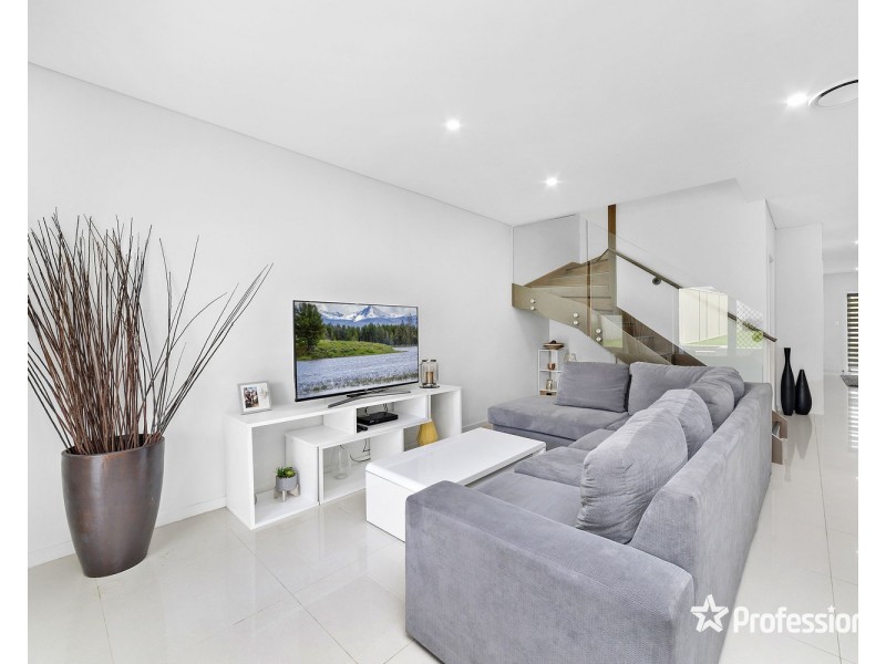 30 Burbank Avenue, East Hills NSW 2213
